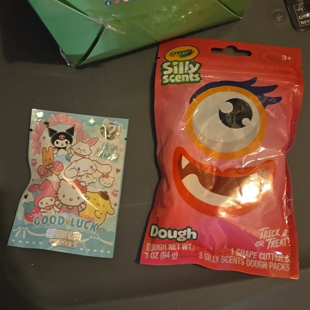 Lot of girls toys LOL, Doorable, Grin 10 fun surprises, Crayola Dough, more - Picture 5 of 5